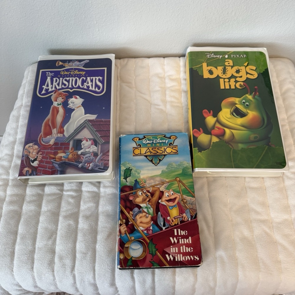 Walt Disney Pixar VHS Lot Of 3 Aristocats Bug's Life Wind In Willows‎